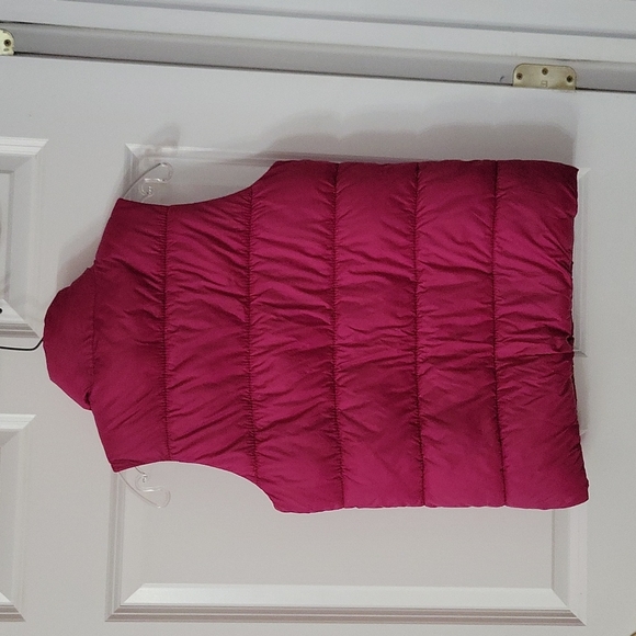 Old Navy kids puffer vest - Picture 2 of 6